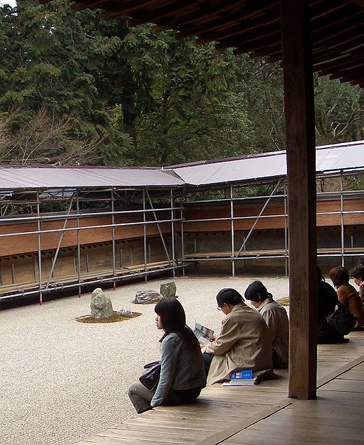 Der Zen-Garten Ryoan-ji in Kyoto/Japan aus dem 15./16. Jh.